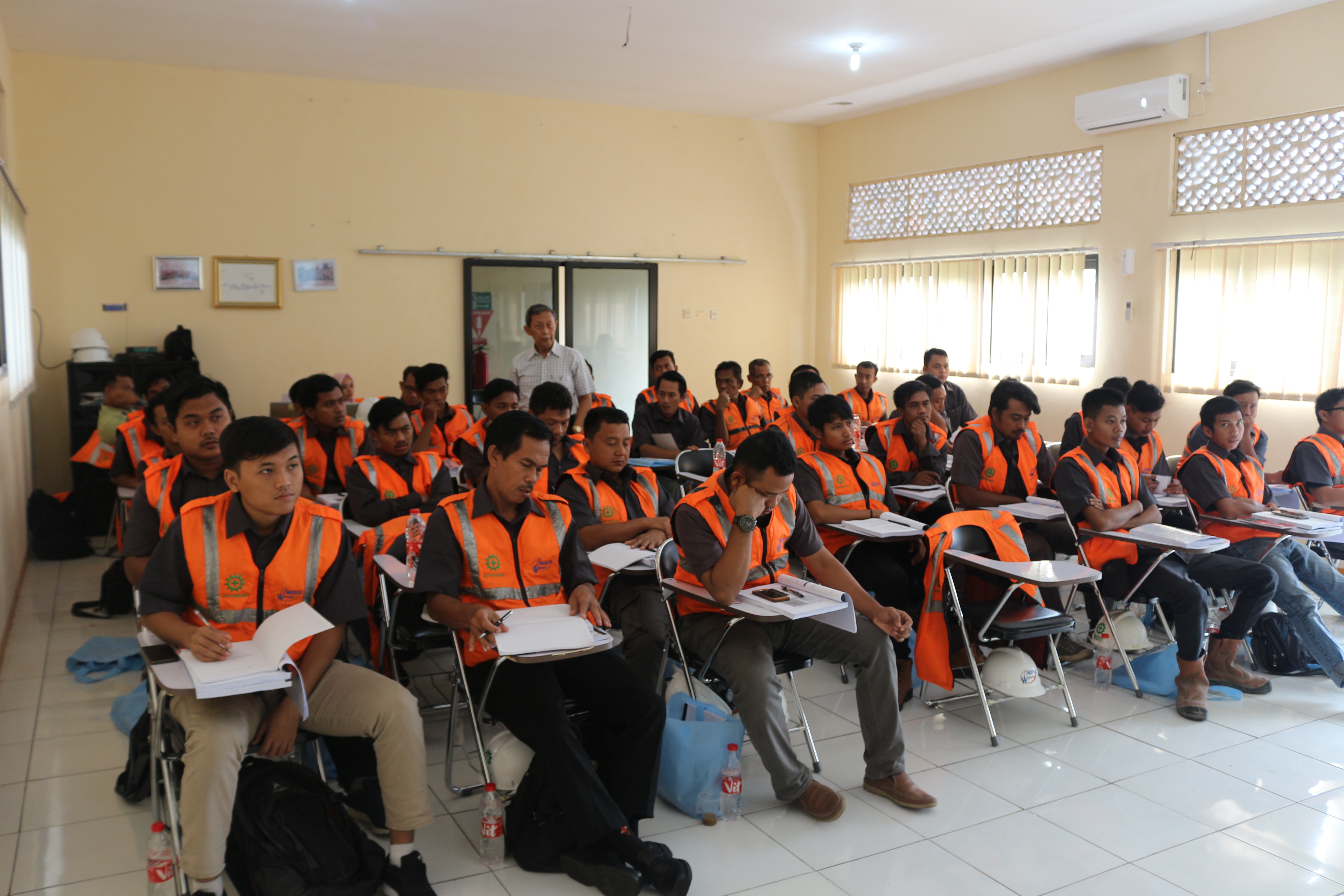 Training & Sertifikasi K3 Teknisi Listrik - Waskita