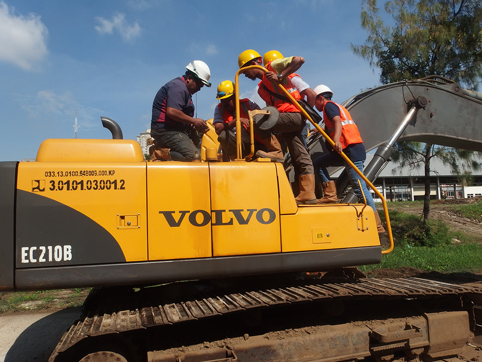 Training Operator Excavator