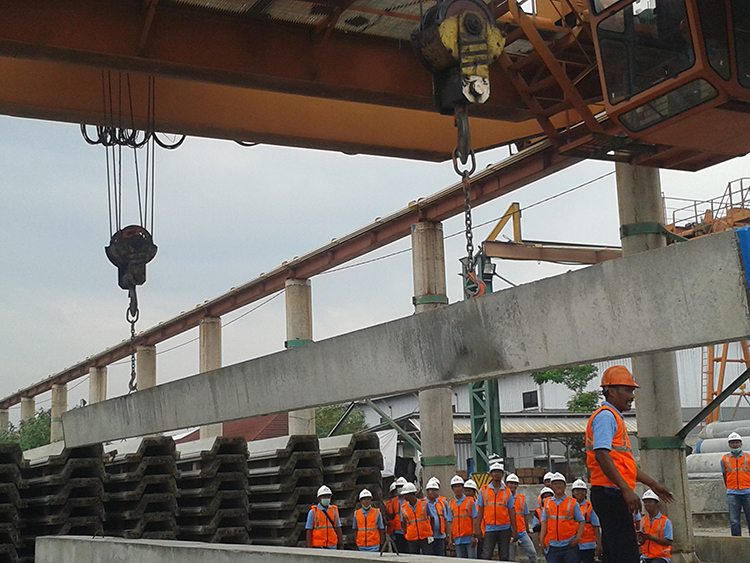 Training Operator Gantry Crane