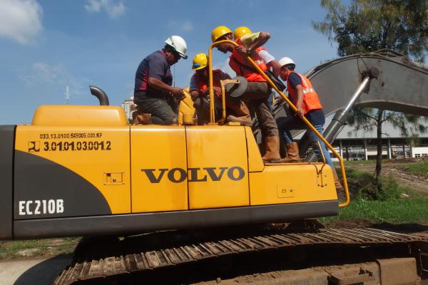 Training Operator Excavator