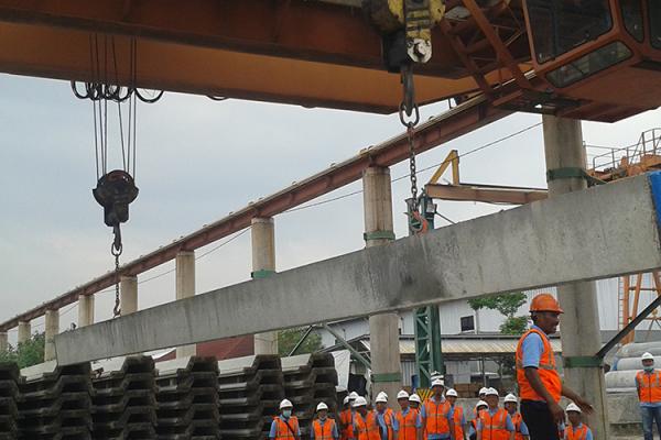 Training Operator Gantry Crane