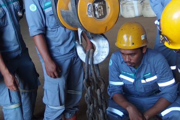 Training Operator Hoisting Crane